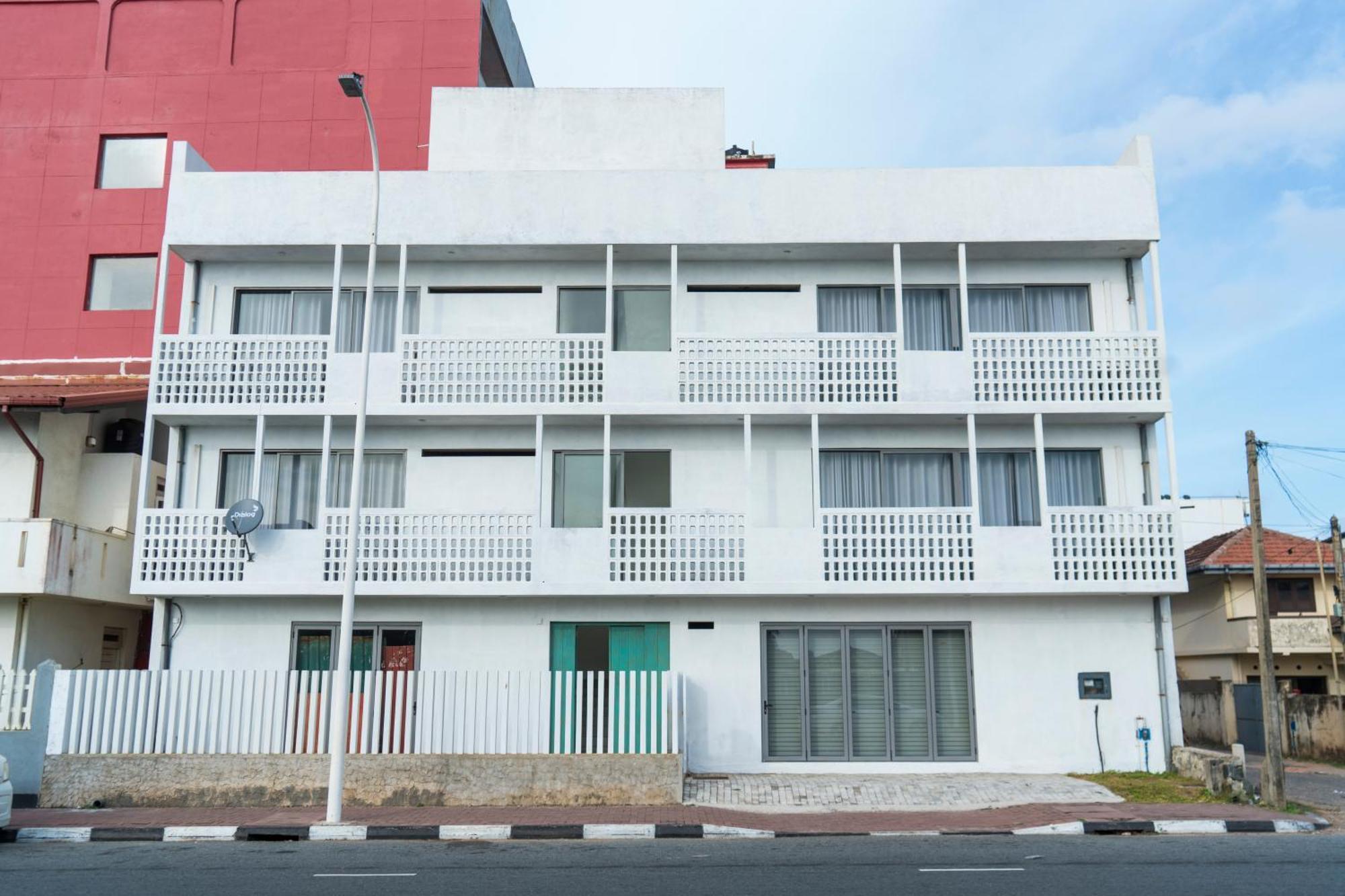 Four Petals Inn Colombo Exterior foto